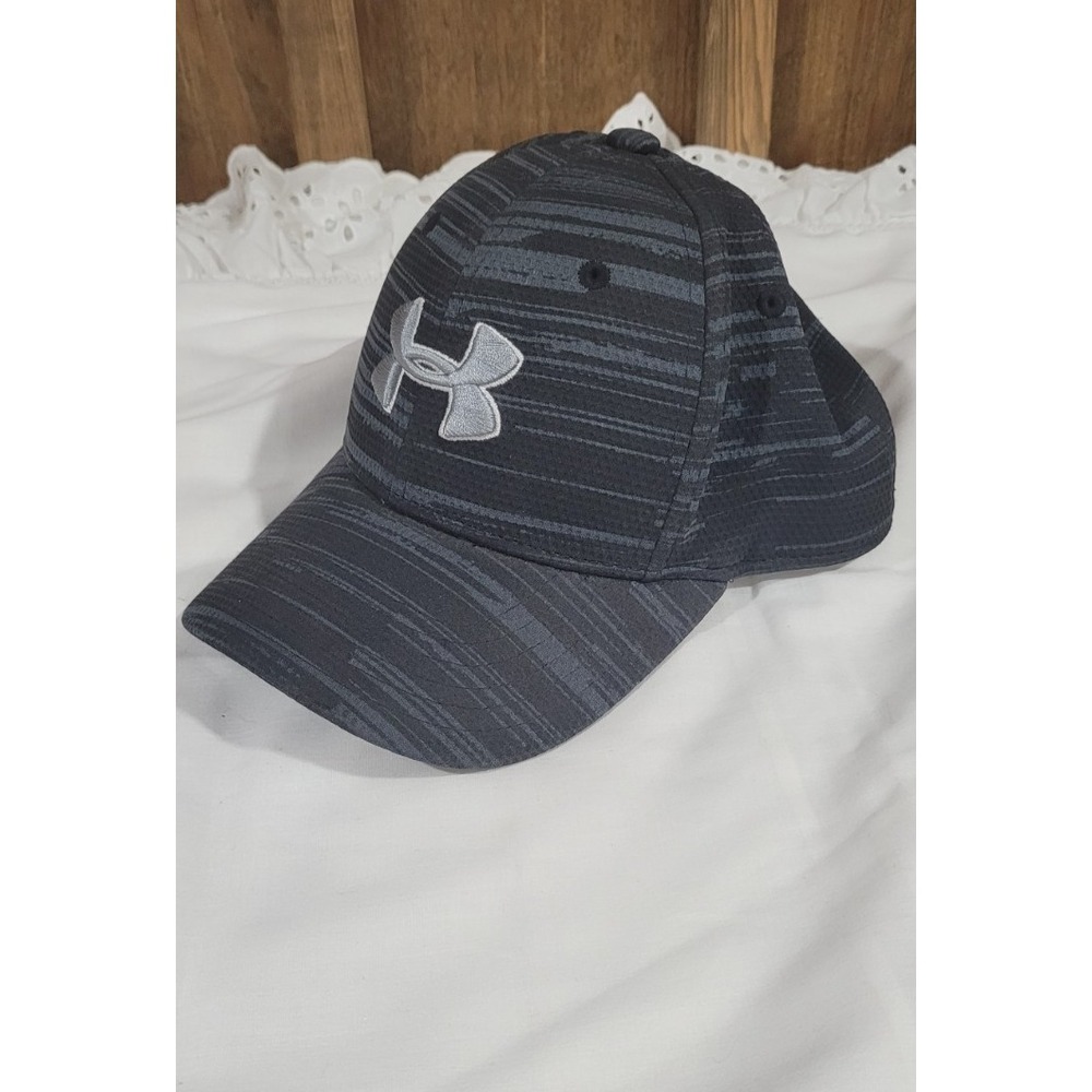 YOUTH UNDER ARMOUR SM/MED HAT. Nice!
